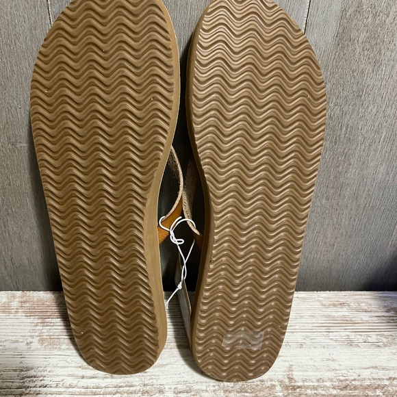 Quiet Storm Flip flops - Picture 2 of 2